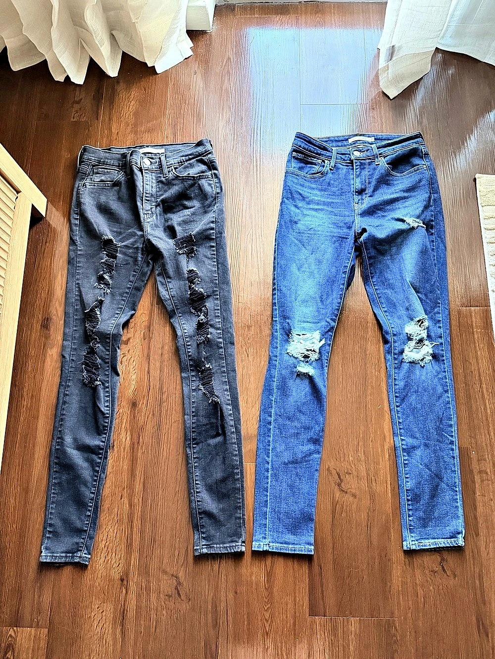 Levi's 720 High Rise Super Skinny Distressed Jeans in Blue & Black Waist 27